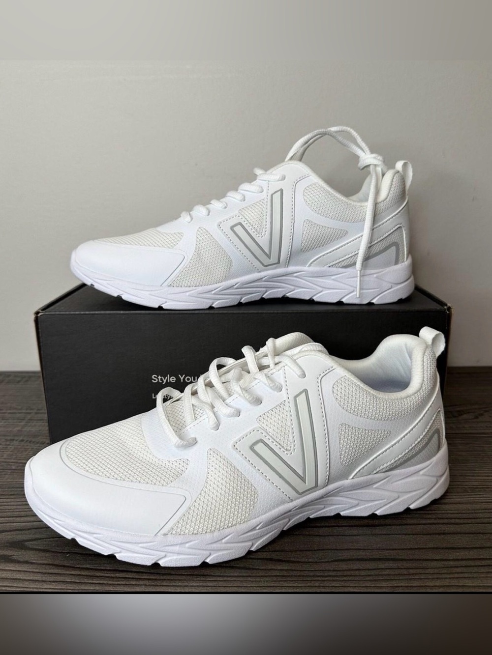 All-White Athletic Sneakers - Lightweight Casual Trainers size 9. new with box